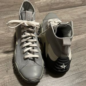 Gray men’s size 6.5 Converse All Star Run Star Motion